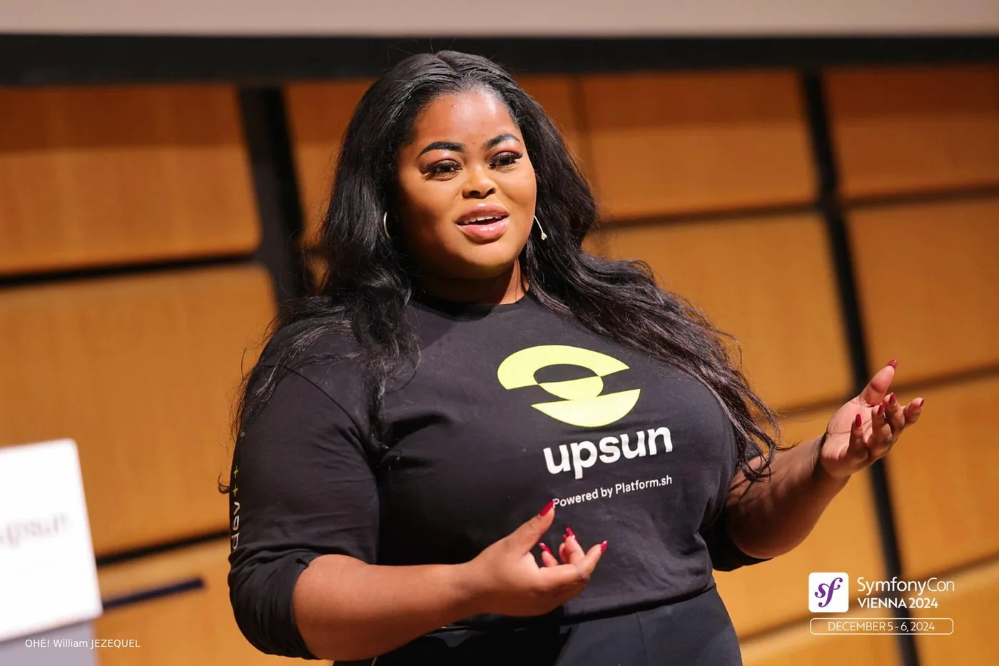 Kemi presenting at SymfonyCon Vienna 2024