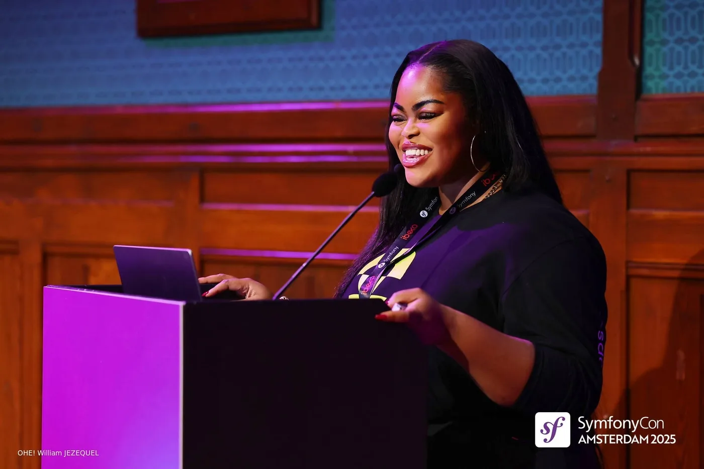 Kemi at the podium at SymfonyCon Amsterdam 2025